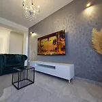 J&d Luxury *